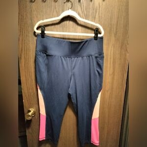 LIKE NEW Livi For Lane Bryant Wicking Capri